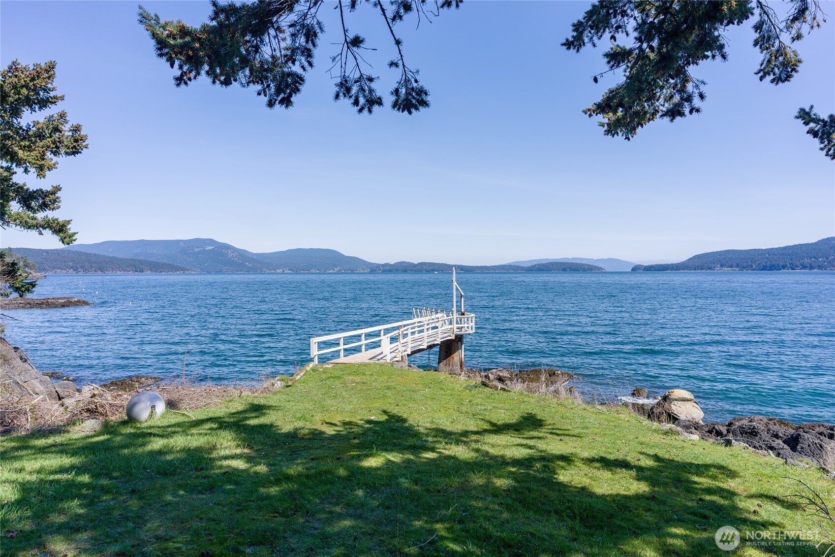 208 Tide's End Road Property Photo 1