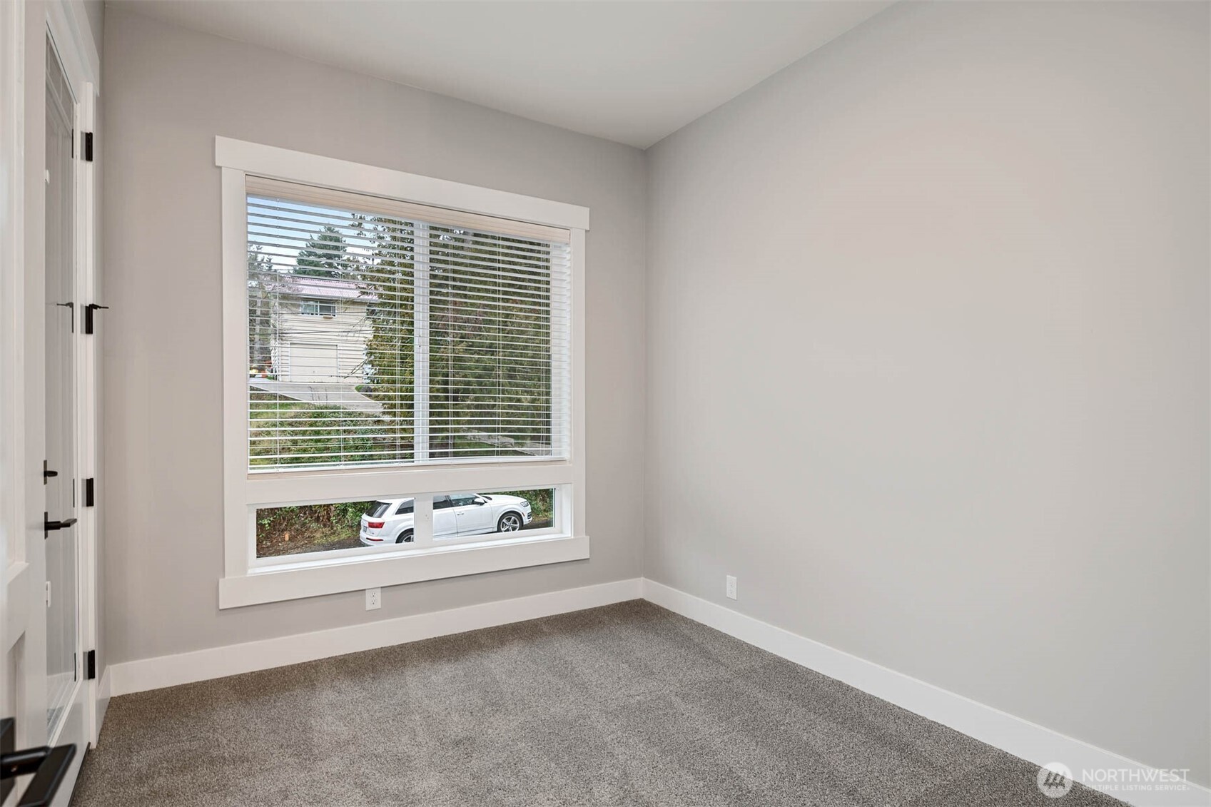 13021 75th Place Property Photo 5