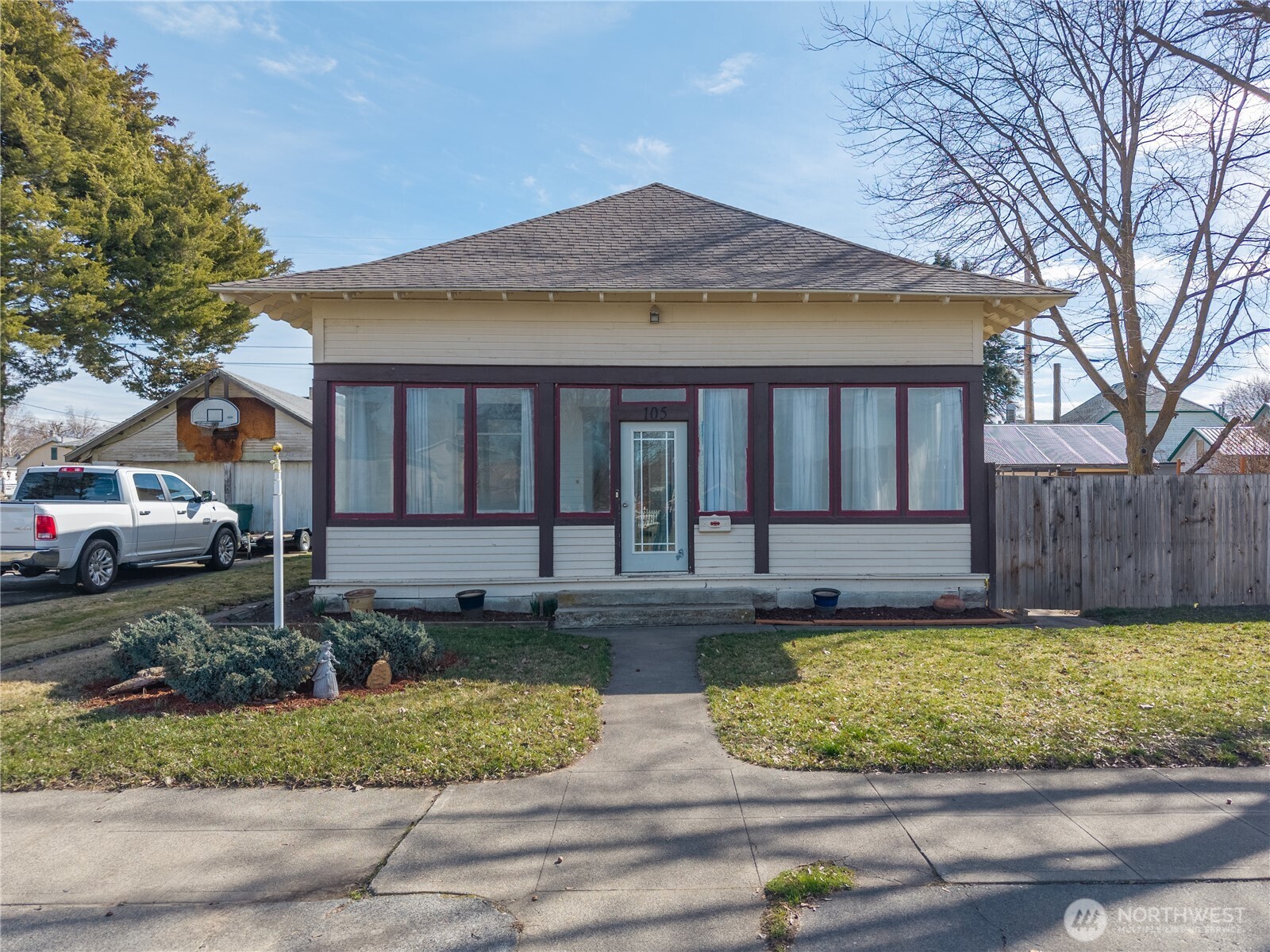 105 W 5th Avenue Property Photo 1