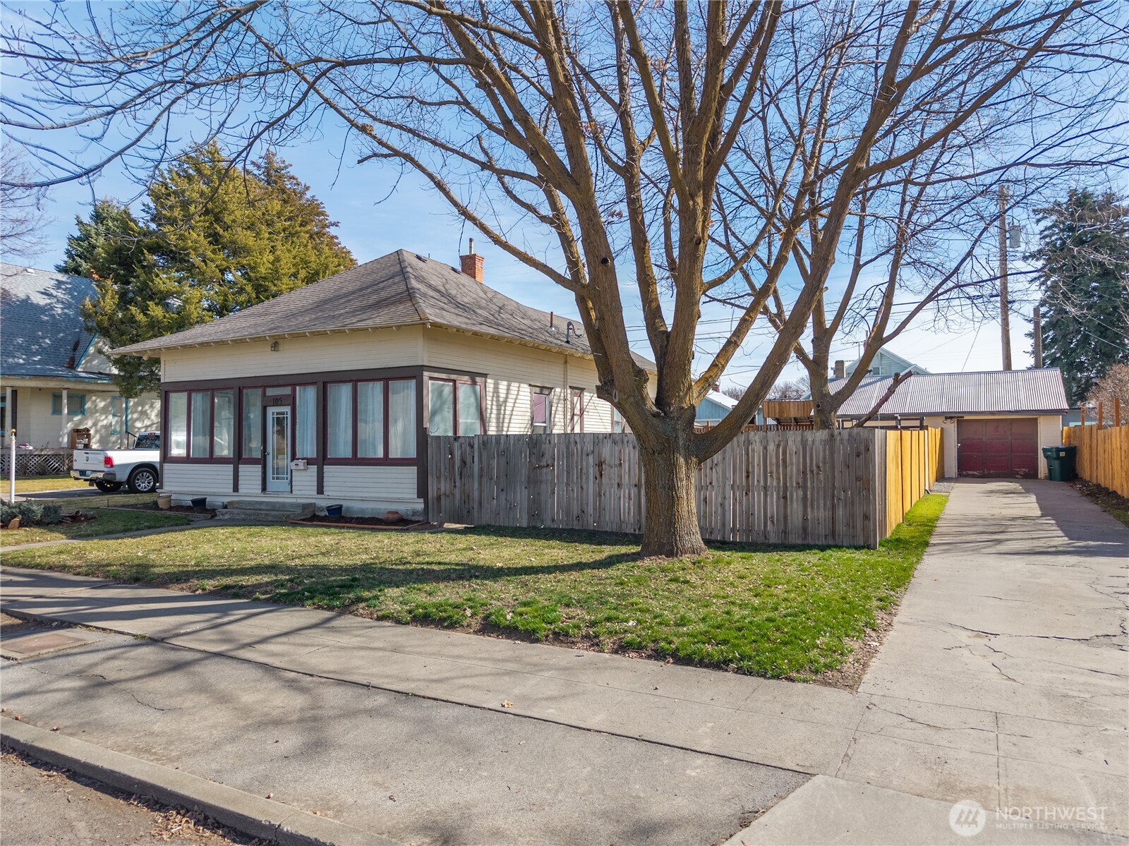 105 W 5th Avenue Property Photo 2