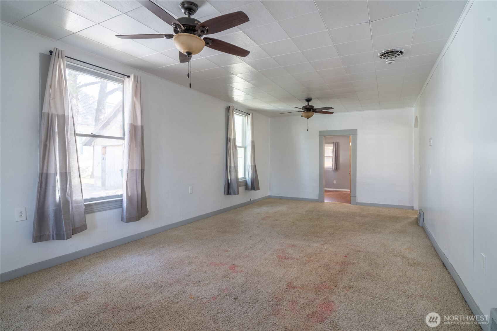 105 W 5th Avenue Property Photo 3