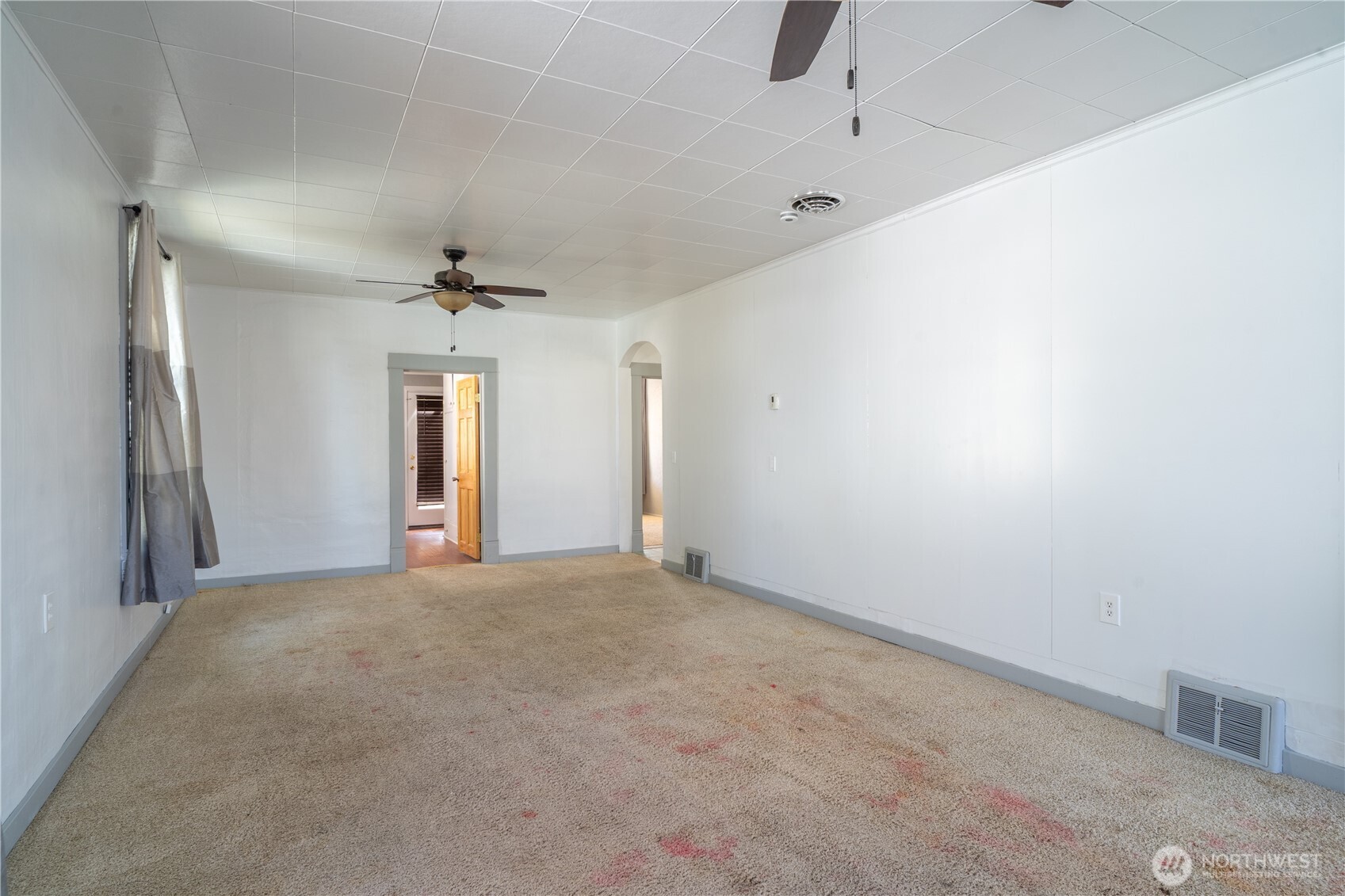 105 W 5th Avenue Property Photo 4