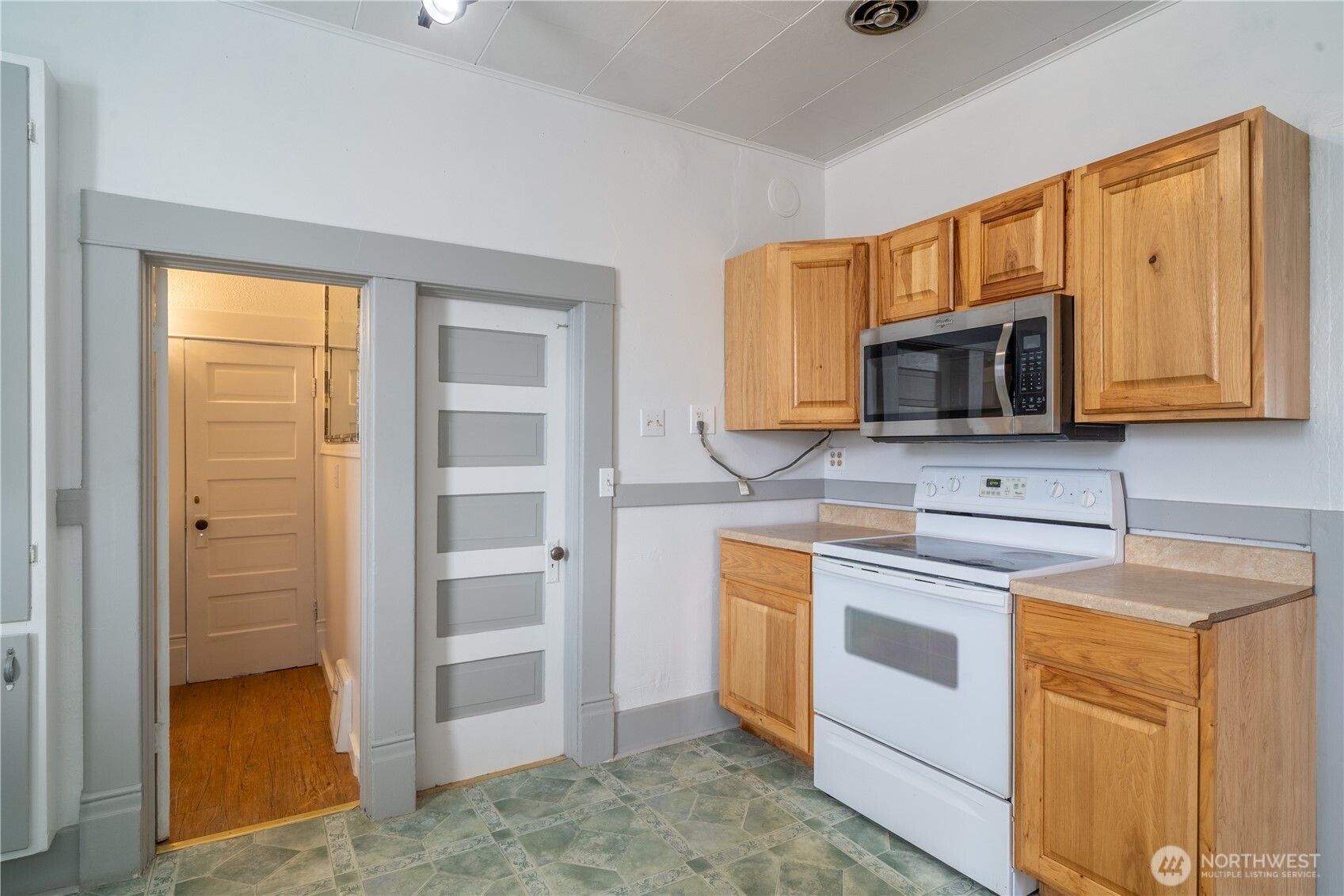 105 W 5th Avenue Property Photo 9