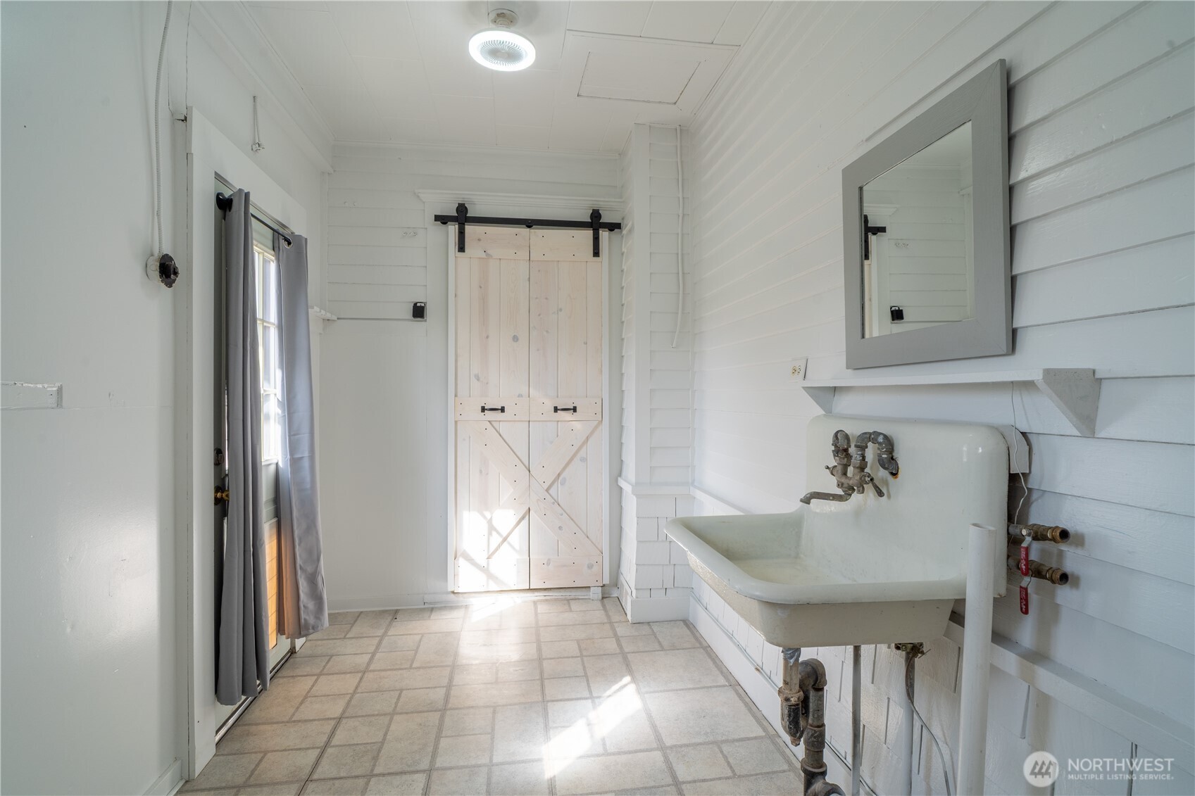 105 W 5th Avenue Property Photo 12
