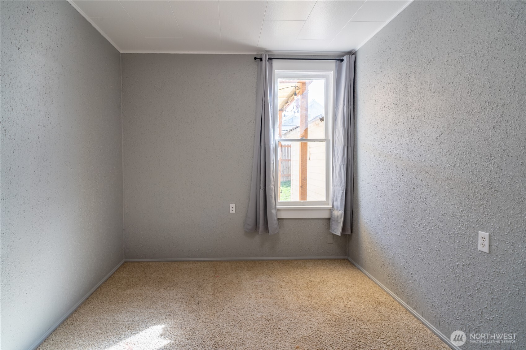 105 W 5th Avenue Property Photo 15