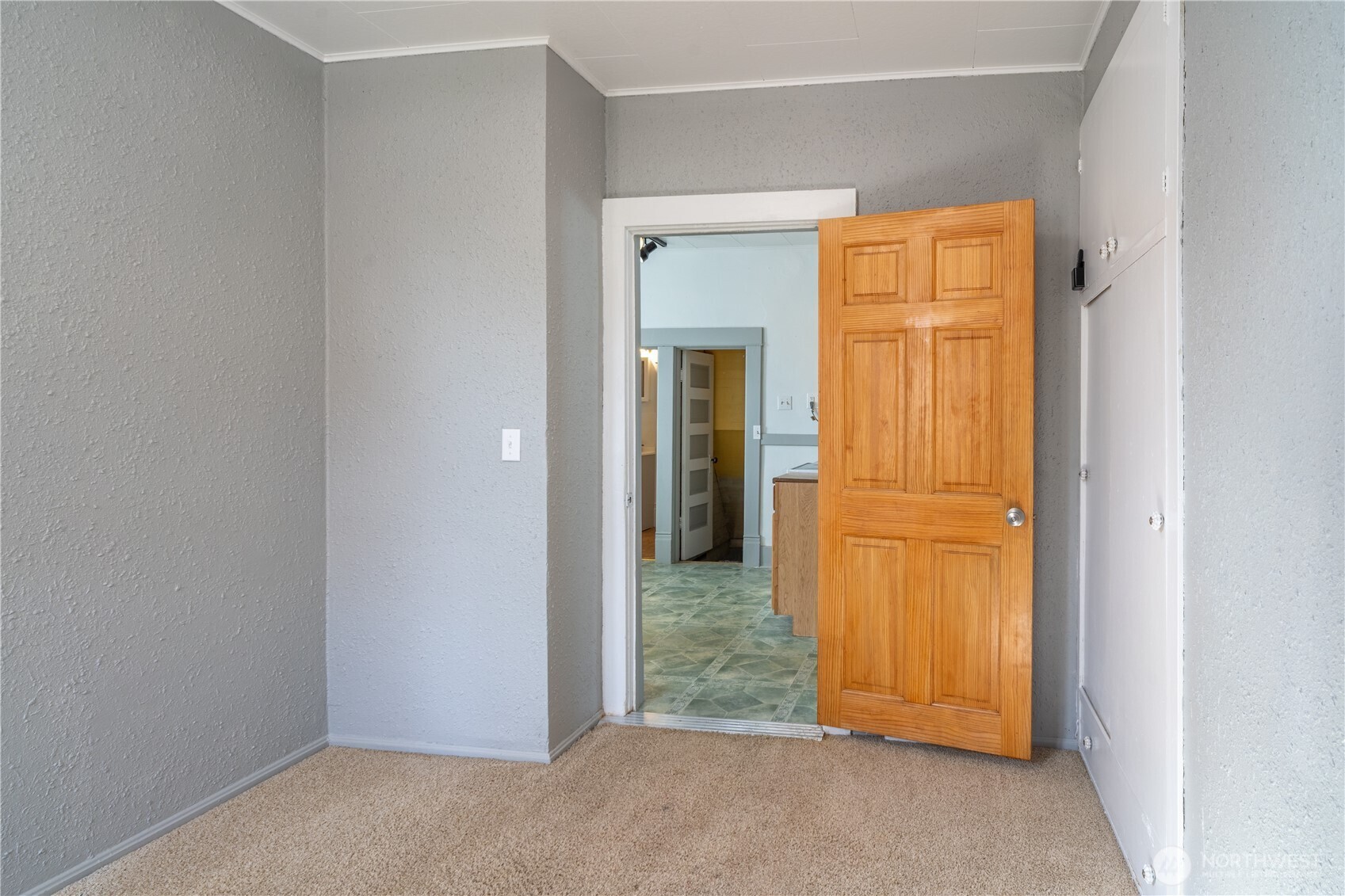 105 W 5th Avenue Property Photo 16