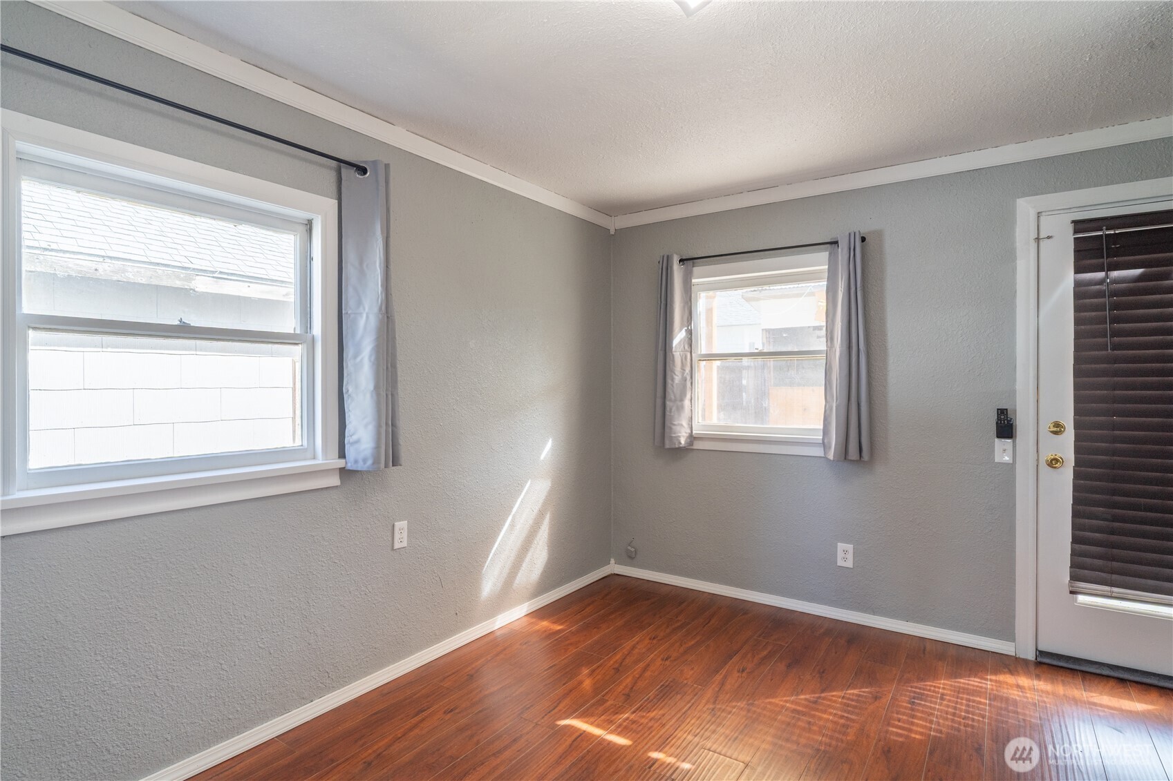 105 W 5th Avenue Property Photo 17
