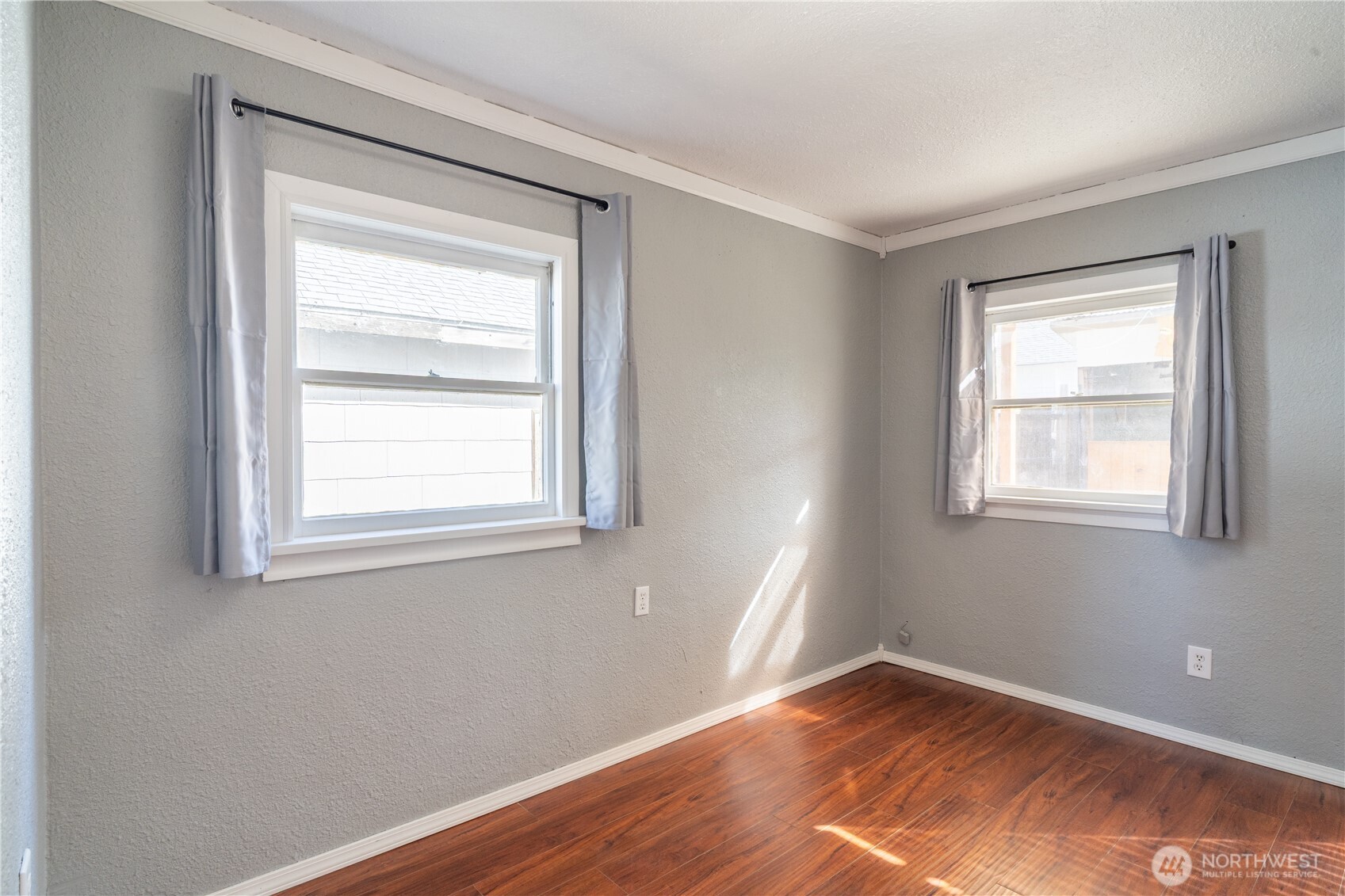 105 W 5th Avenue Property Photo 18