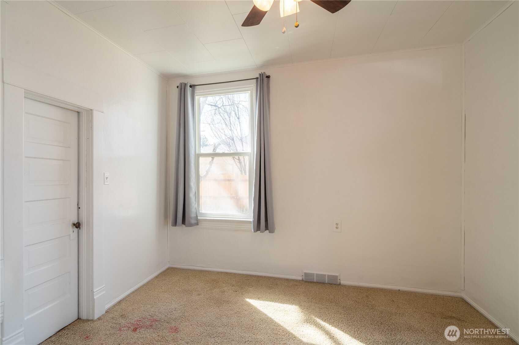 105 W 5th Avenue Property Photo 21