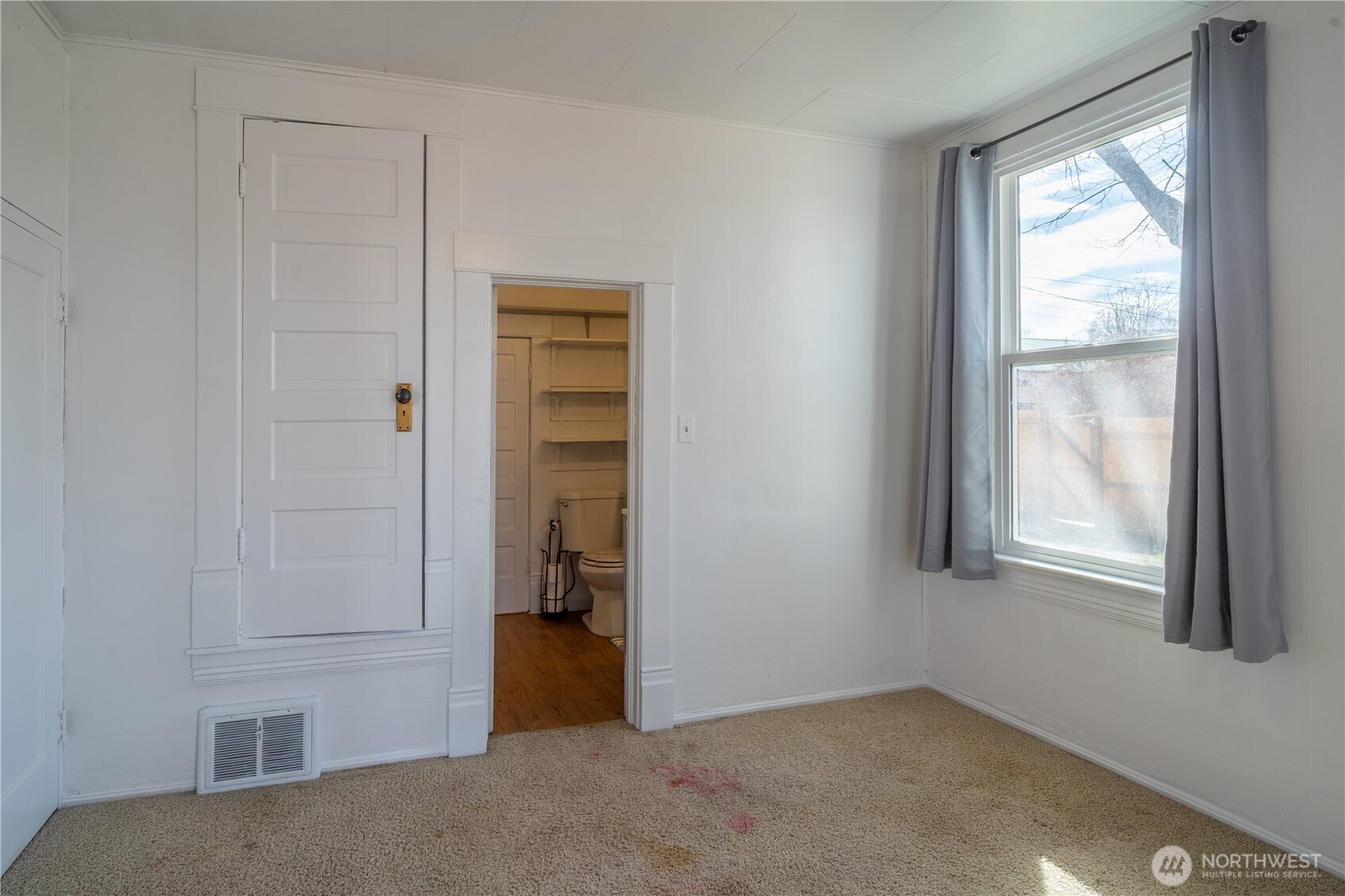 105 W 5th Avenue Property Photo 23