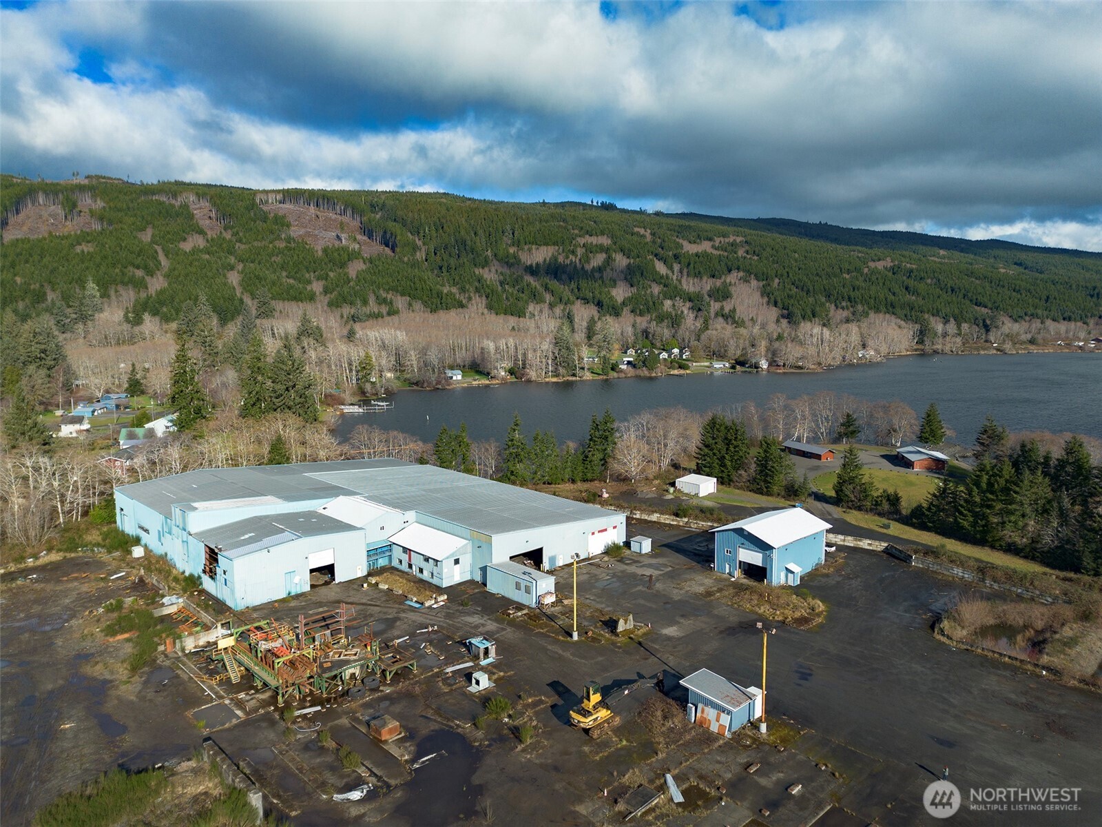 200659 Highway 101 Property Photo 1