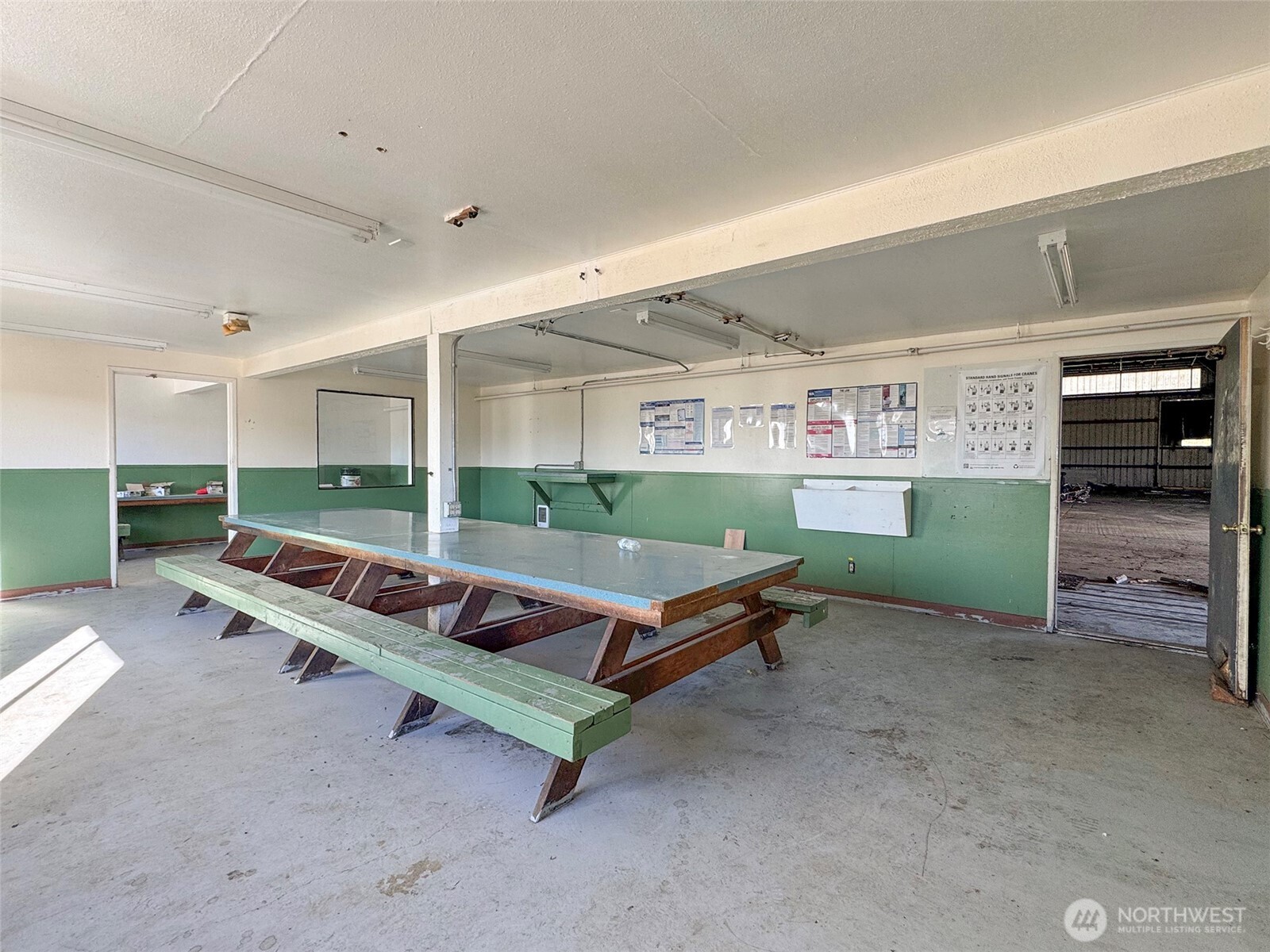 200659 Highway 101 Property Photo 21