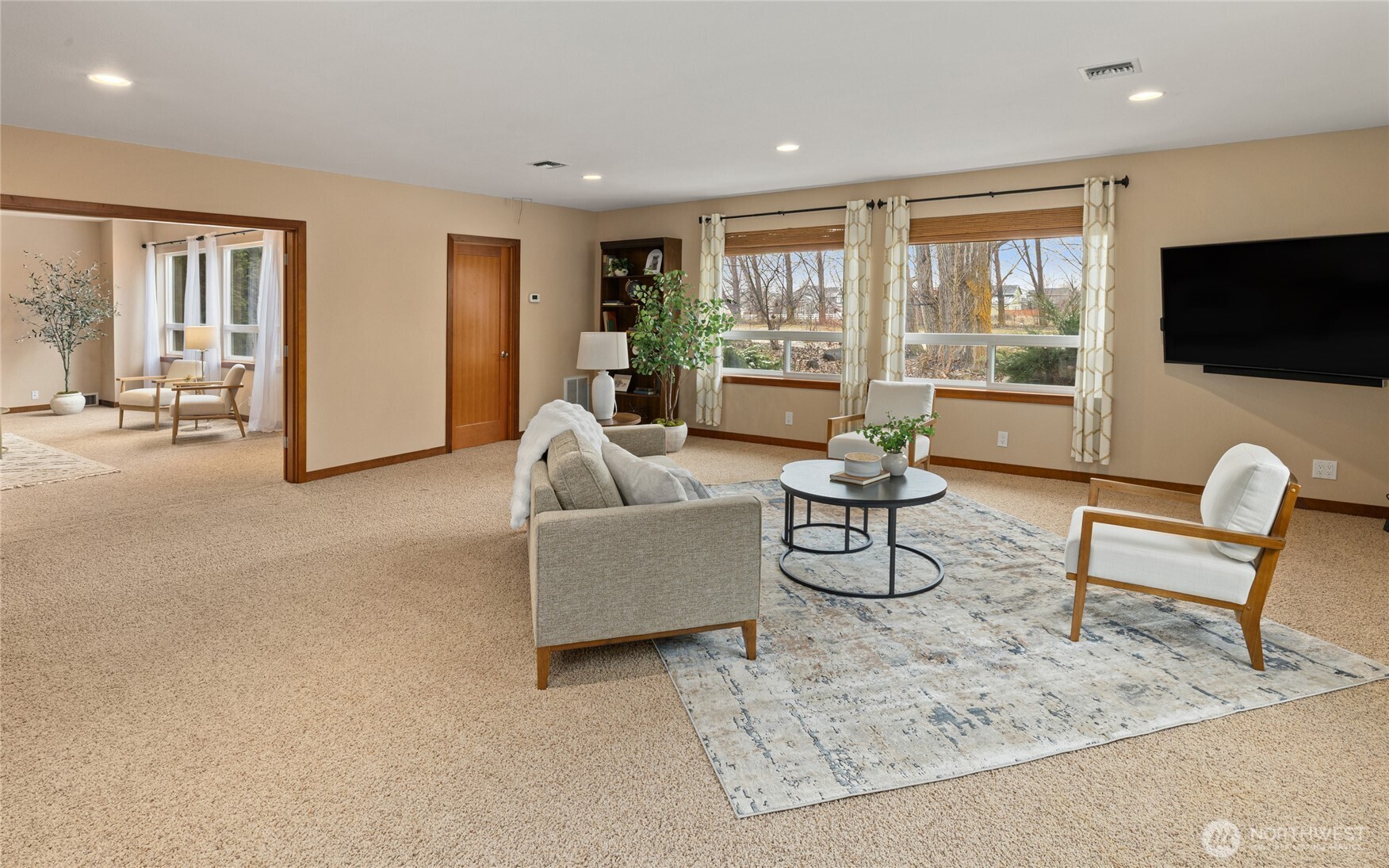 709 S Matthews Road Property Photo 8