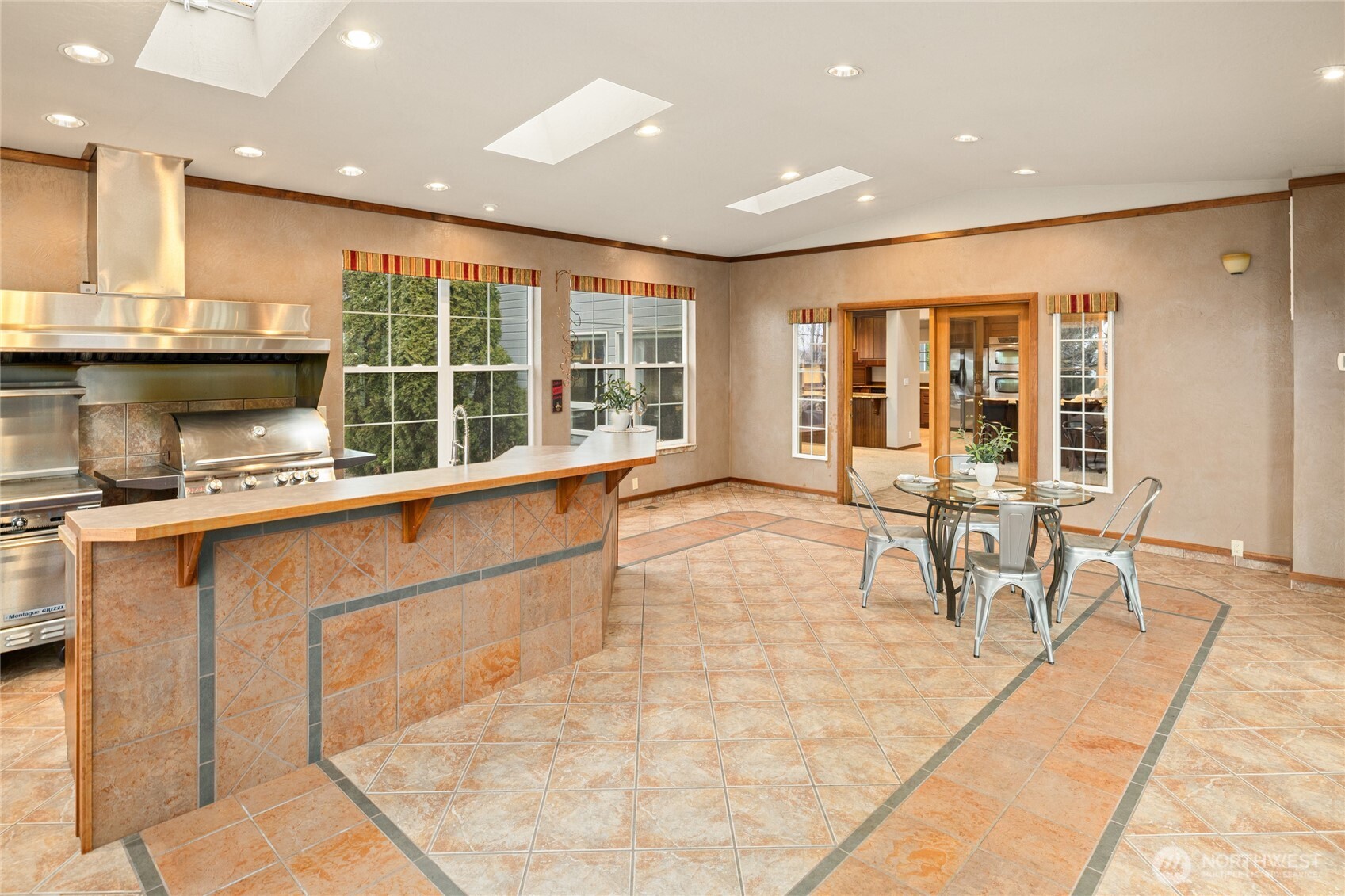 709 S Matthews Road Property Photo 15