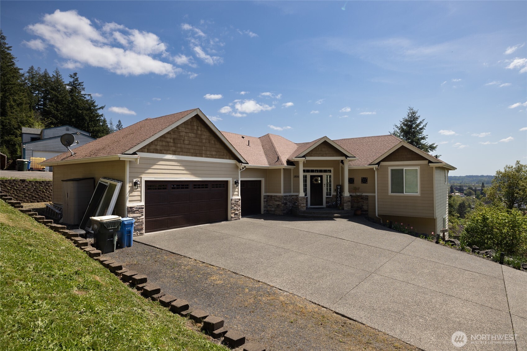 1895 SE Maple Drive Property Photo 1