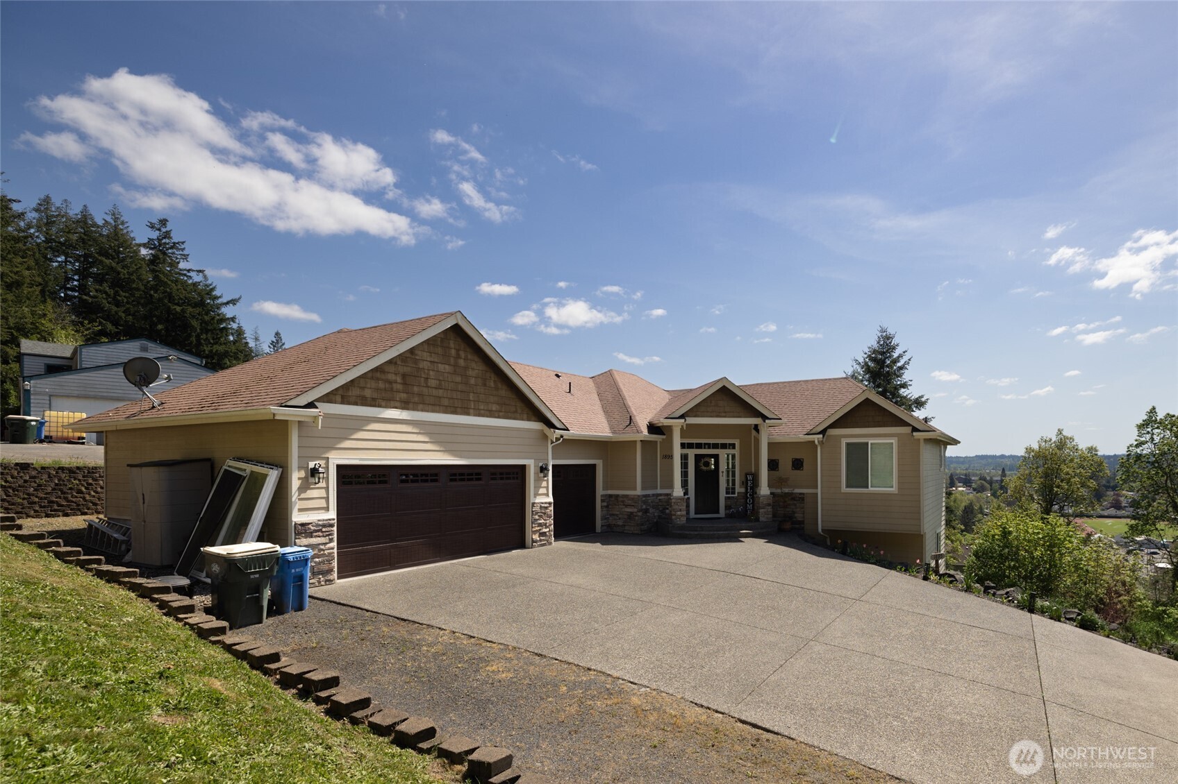 1895 Se Maple Drive Property Photo 3