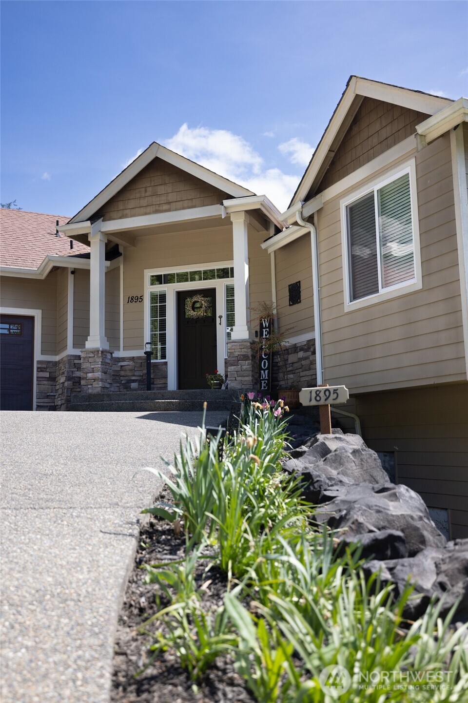 1895 Se Maple Drive Property Photo 4