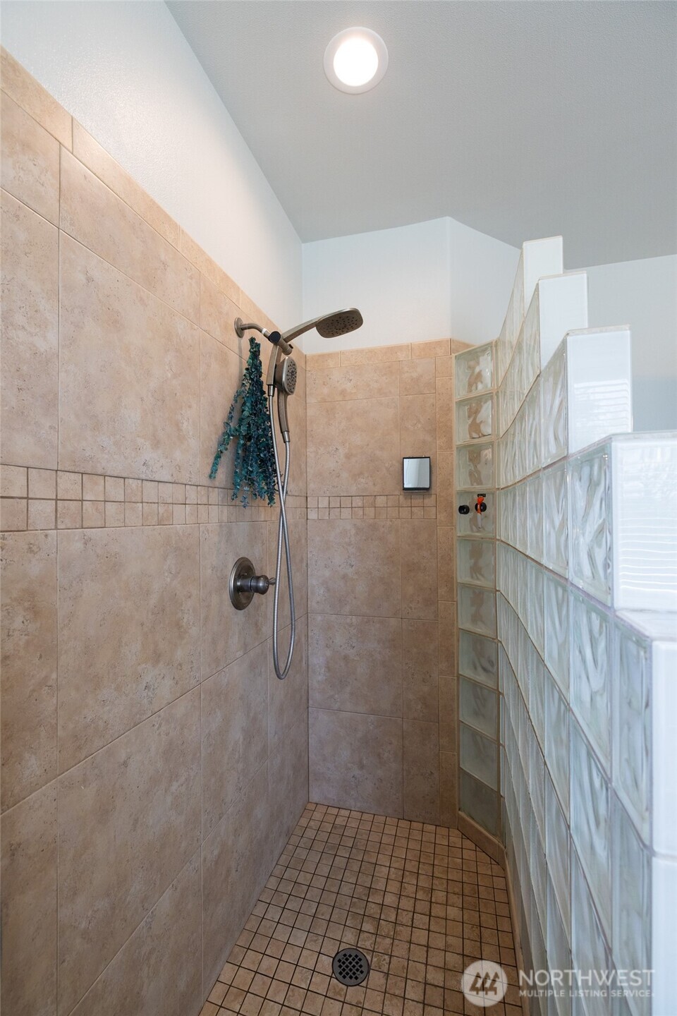 1895 Se Maple Drive Property Photo 18