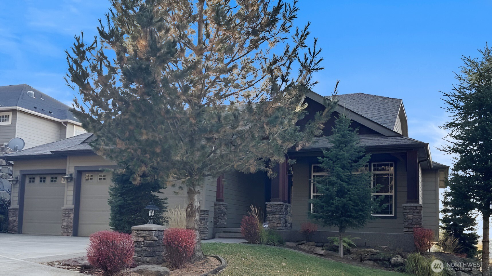 1315 N Dunbarton Oaks Lane Property Photo 3