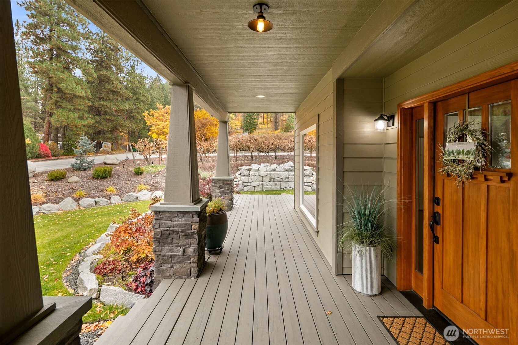 11709 Pear Tree Court Property Photo 4