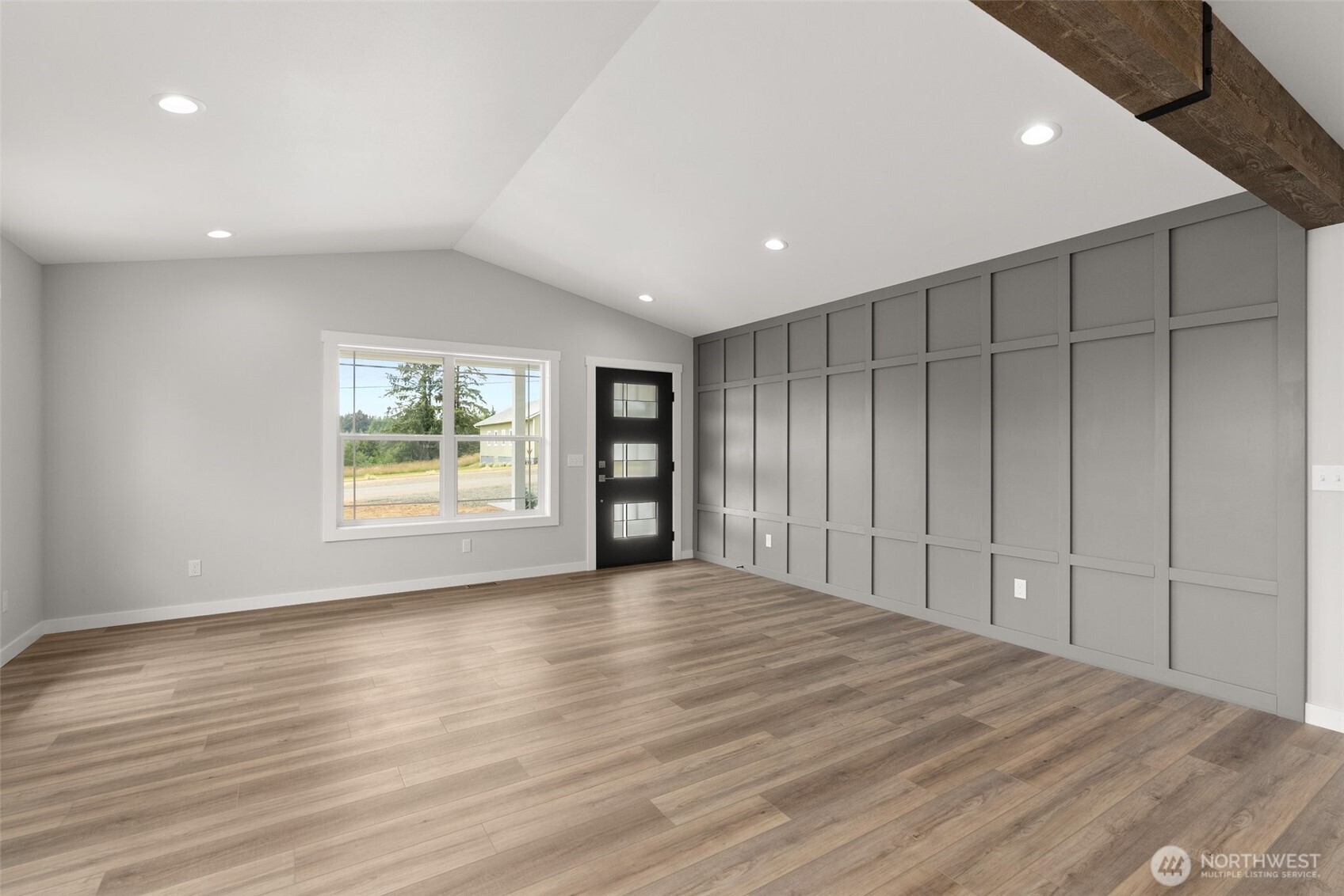 635 Elm Street Property Photo 4