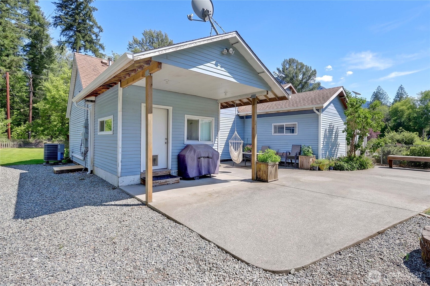 39729 State Route 530 Property Photo 5