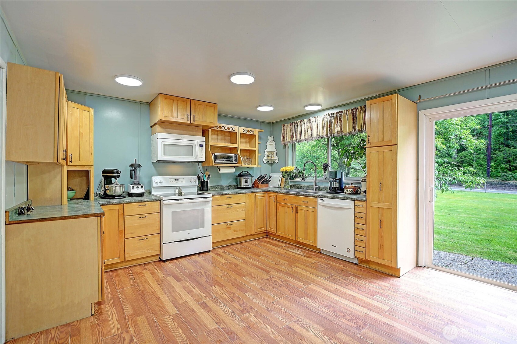 39729 State Route 530 Property Photo 6