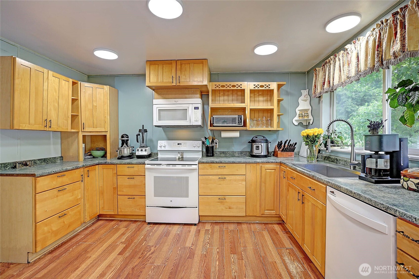 39729 State Route 530 Property Photo 7