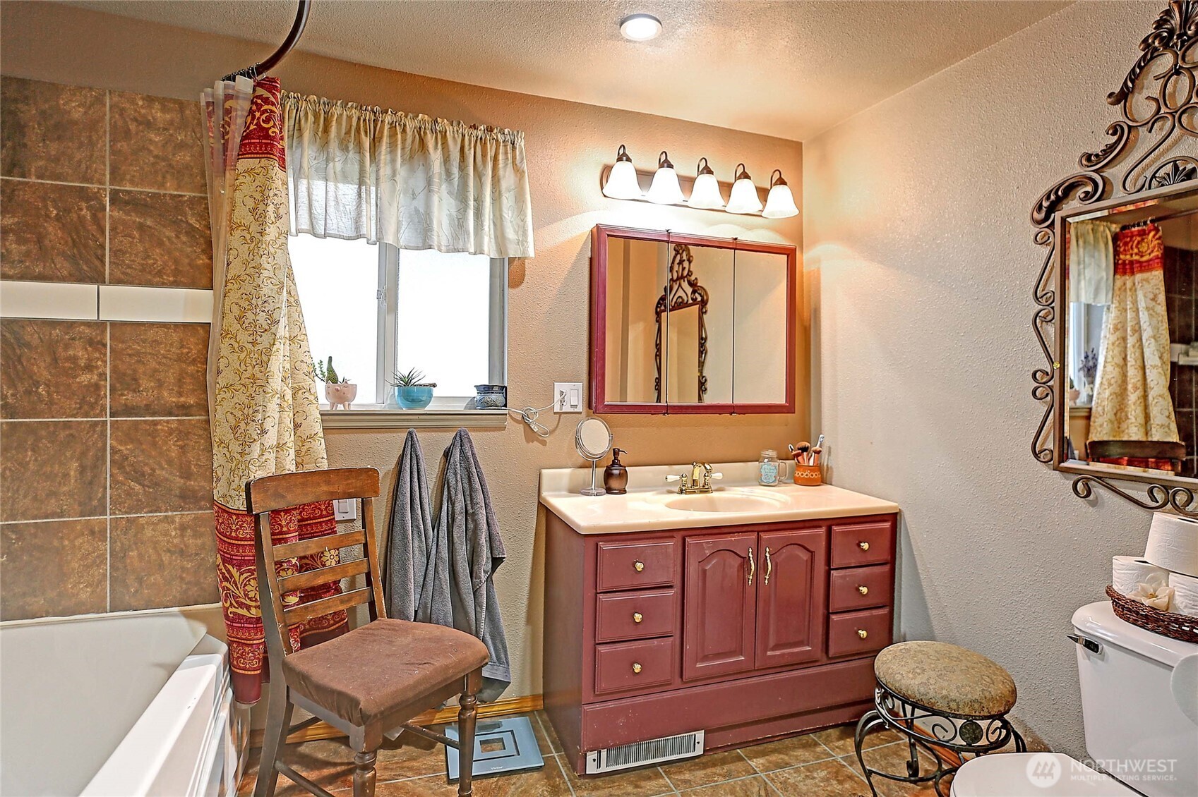 39729 State Route 530 Property Photo 15