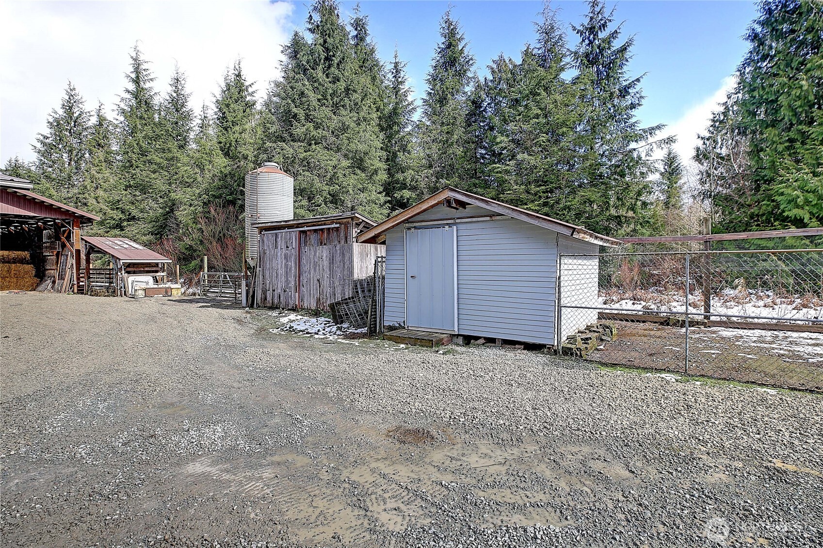 39729 State Route 530 Property Photo 20