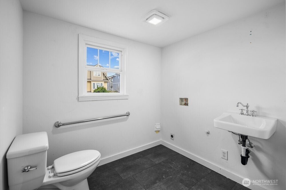 605 Main Street Property Photo 13