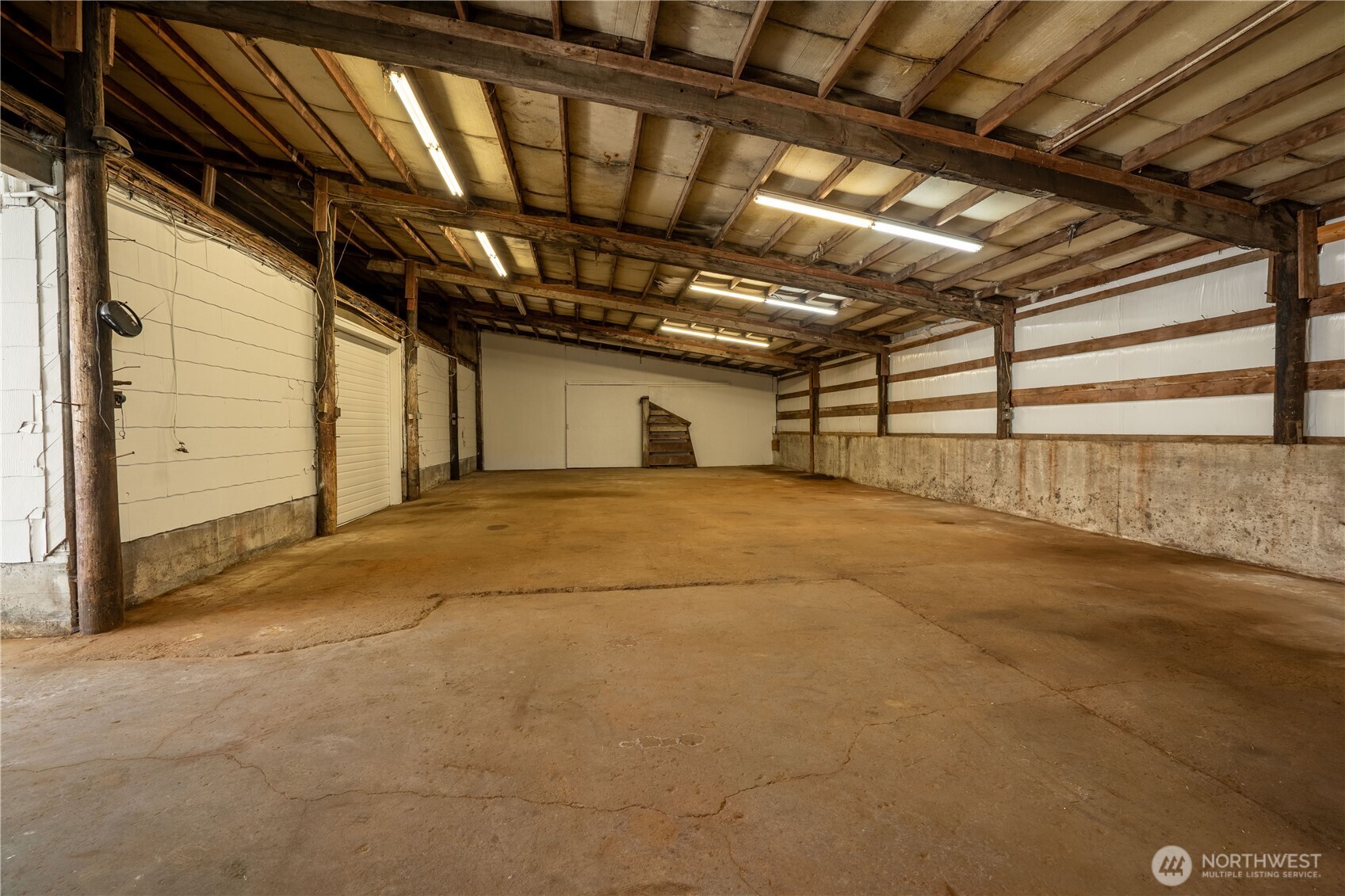 790 E Badger Road Property Photo 13