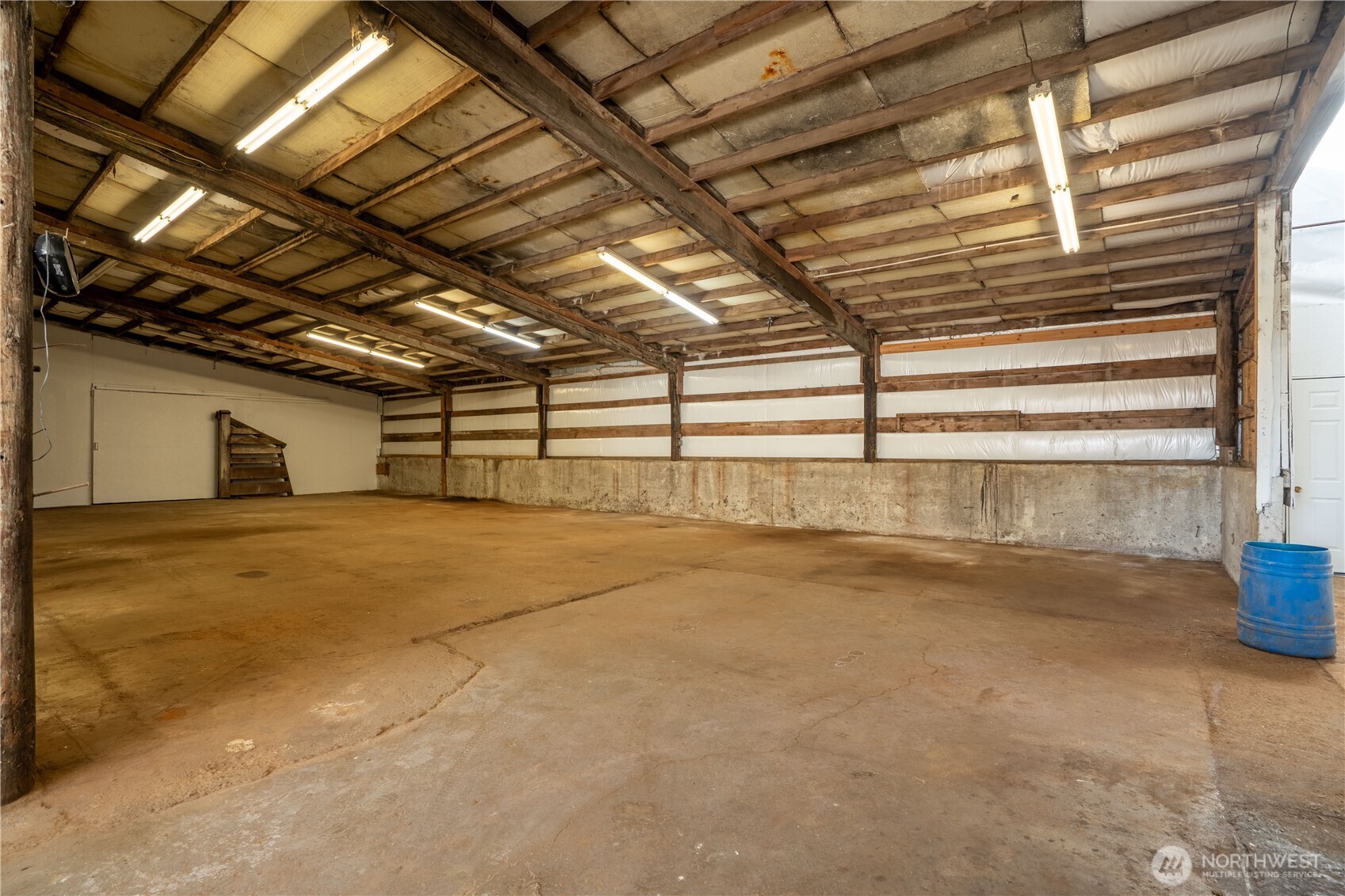 790 E Badger Road Property Photo 14