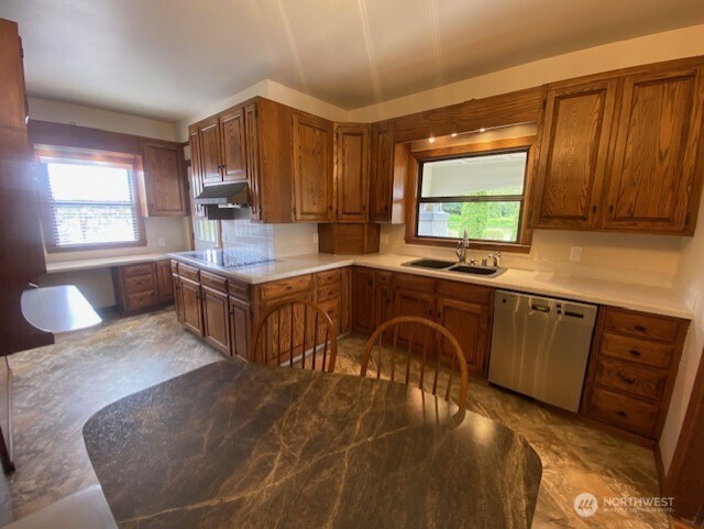 790 E Badger Road Property Photo 25