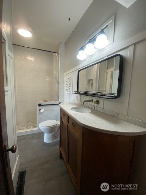 790 E Badger Road Property Photo 27