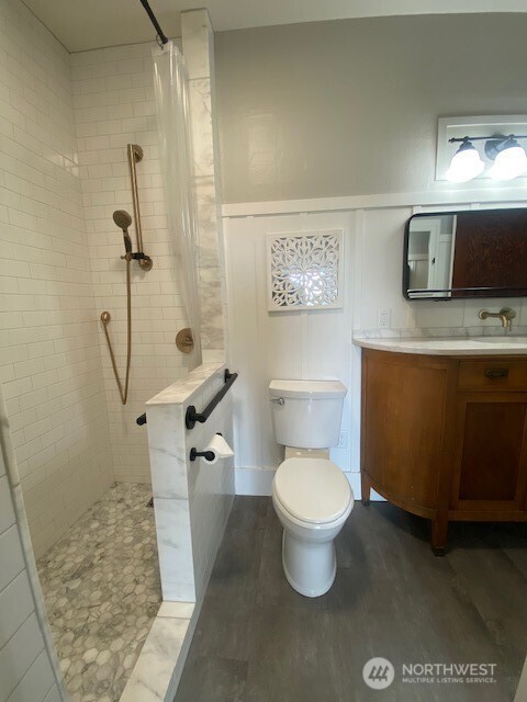 790 E Badger Road Property Photo 28