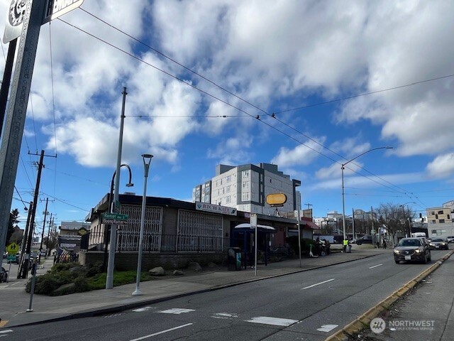 421 Rainier Avenue Property Photo 2