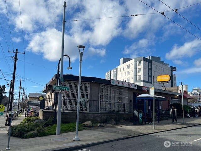 421 Rainier Avenue Property Photo 3