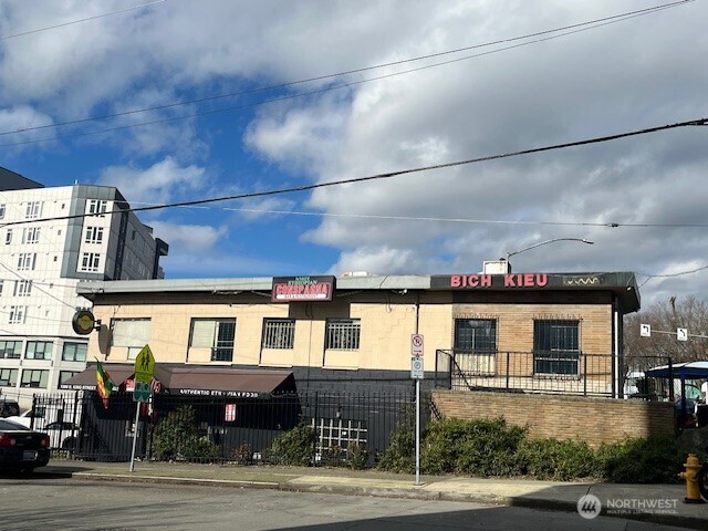 421 Rainier Avenue Property Photo 5