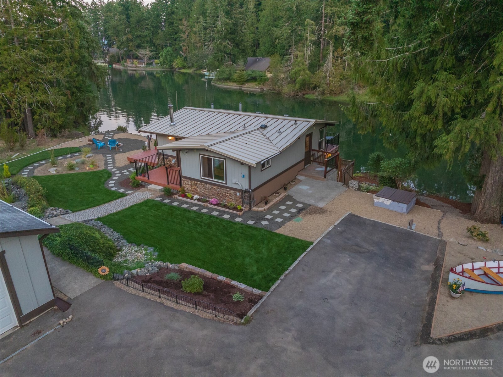 5440 E Grapeview Loop Road Property Photo 1