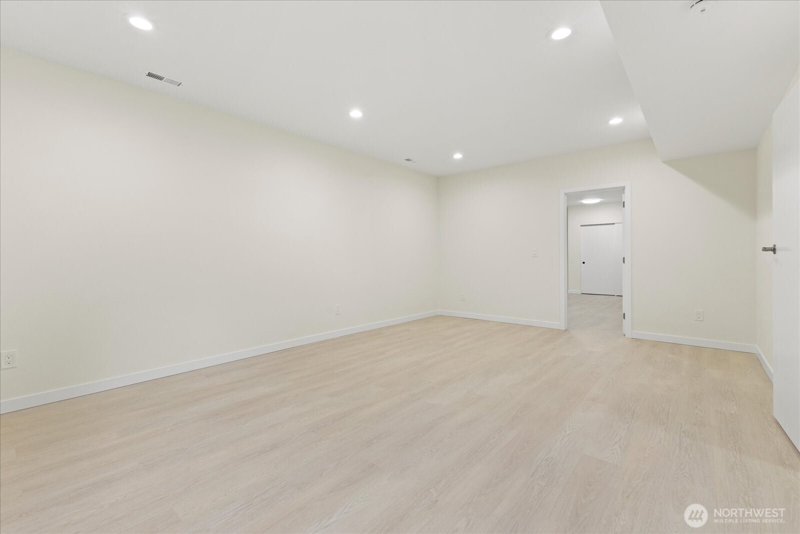 422 E Titus Property Photo 23