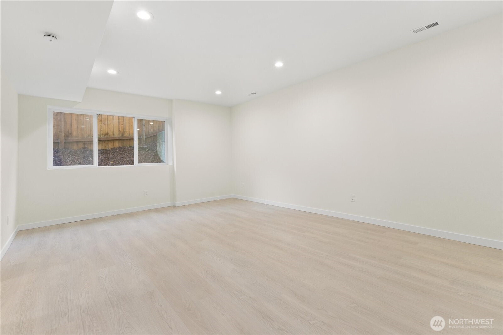 422 E Titus Property Photo 24