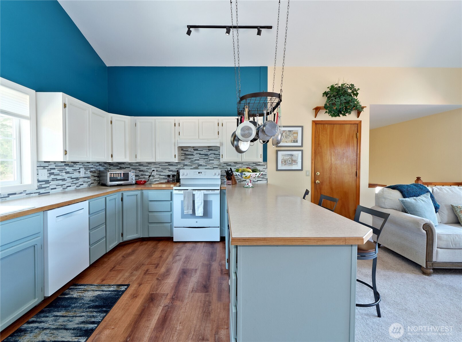 1273 Se Camano Drive Property Photo 4