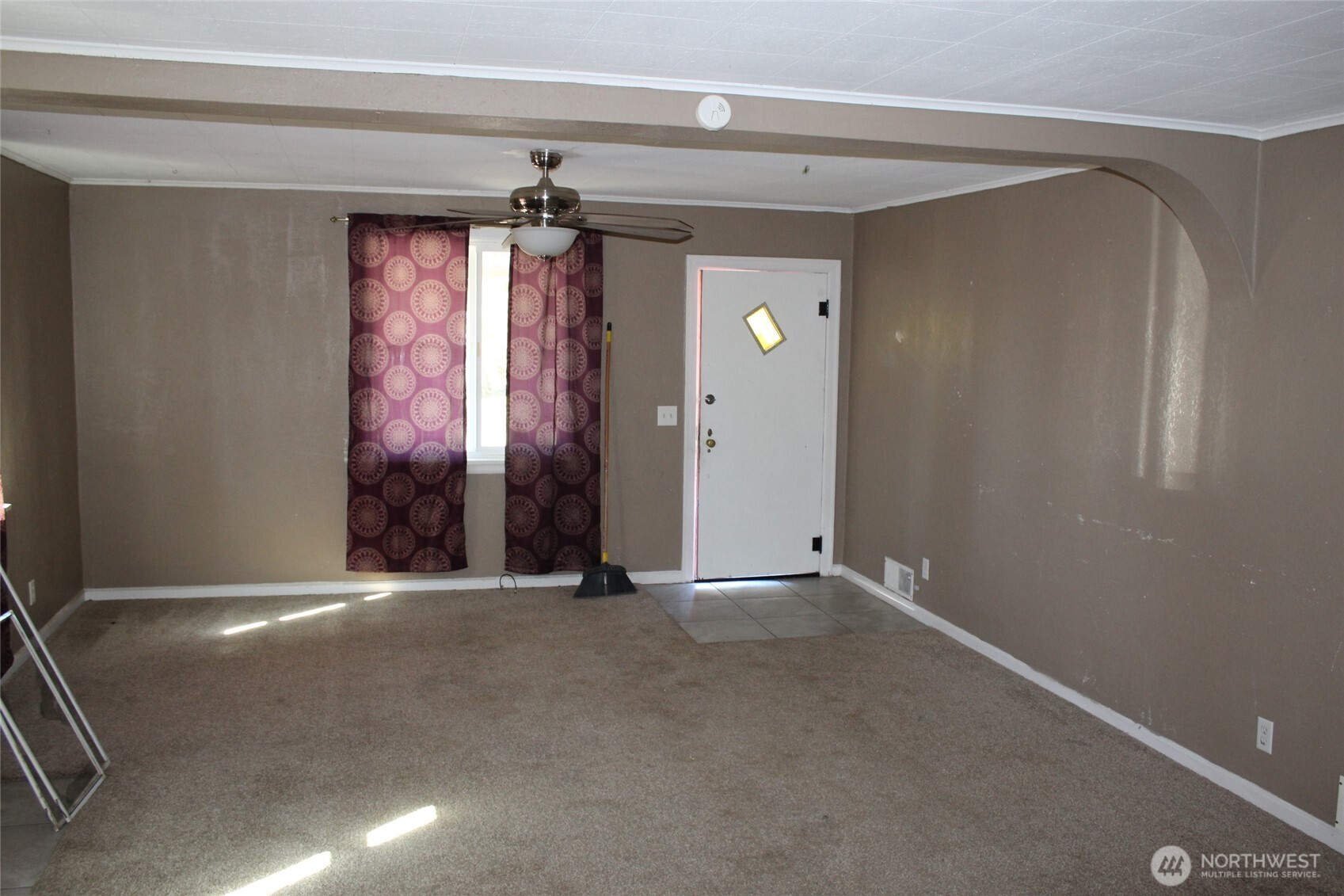 104 E 5th Avenue Property Photo 4
