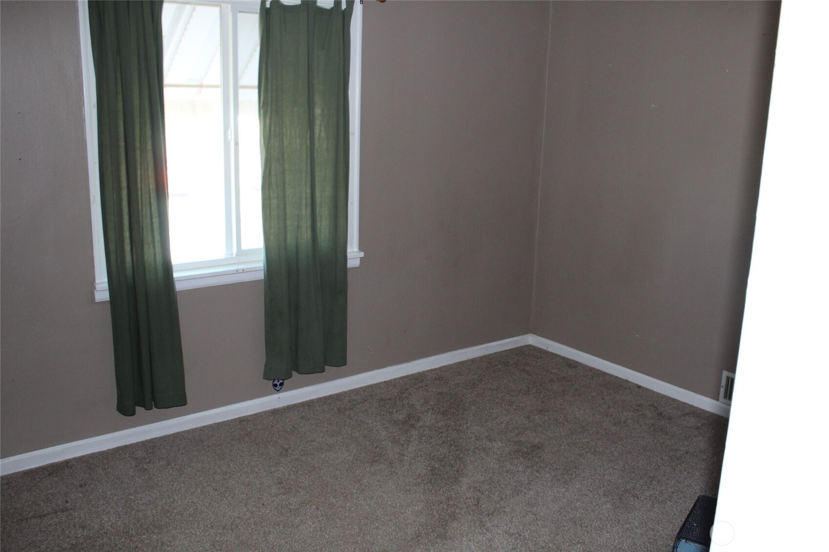104 E 5th Avenue Property Photo 6