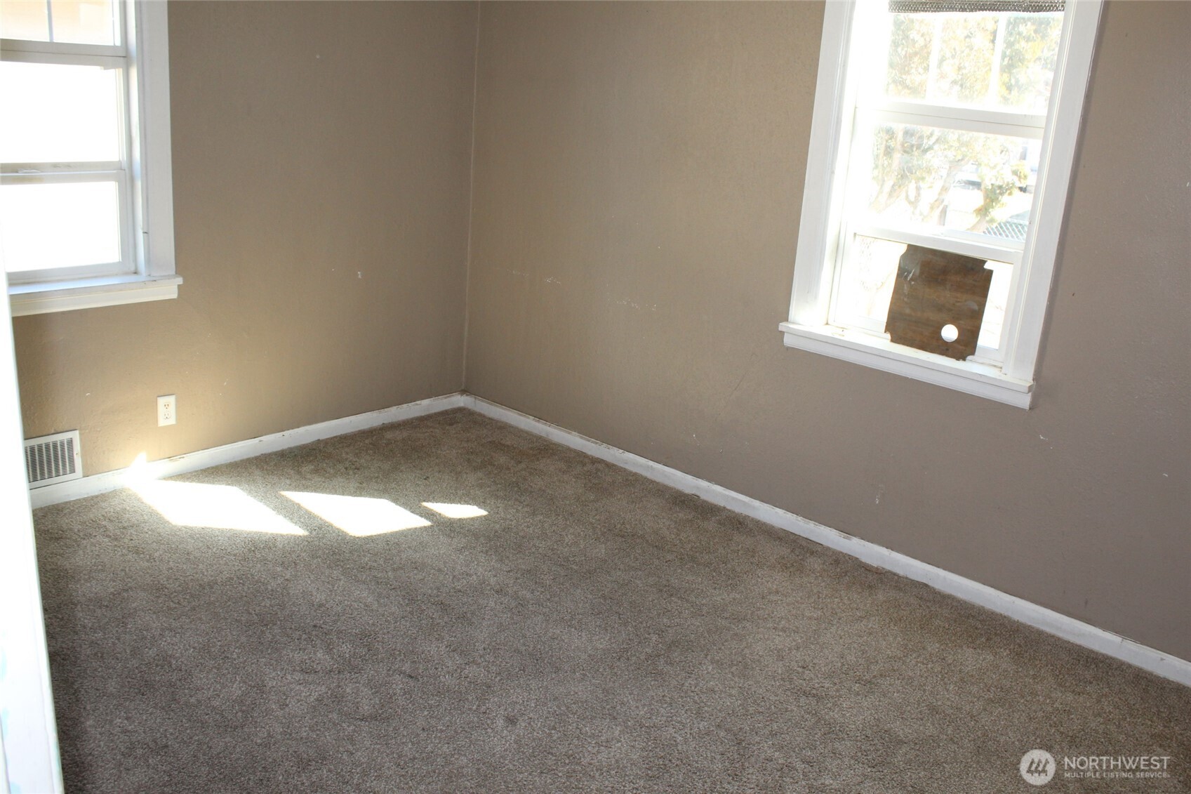 104 E 5th Avenue Property Photo 7