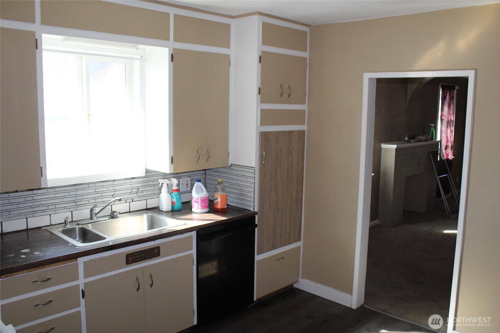 104 E 5th Avenue Property Photo 9