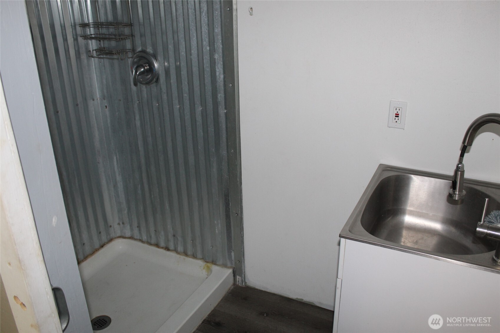104 E 5th Avenue Property Photo 14