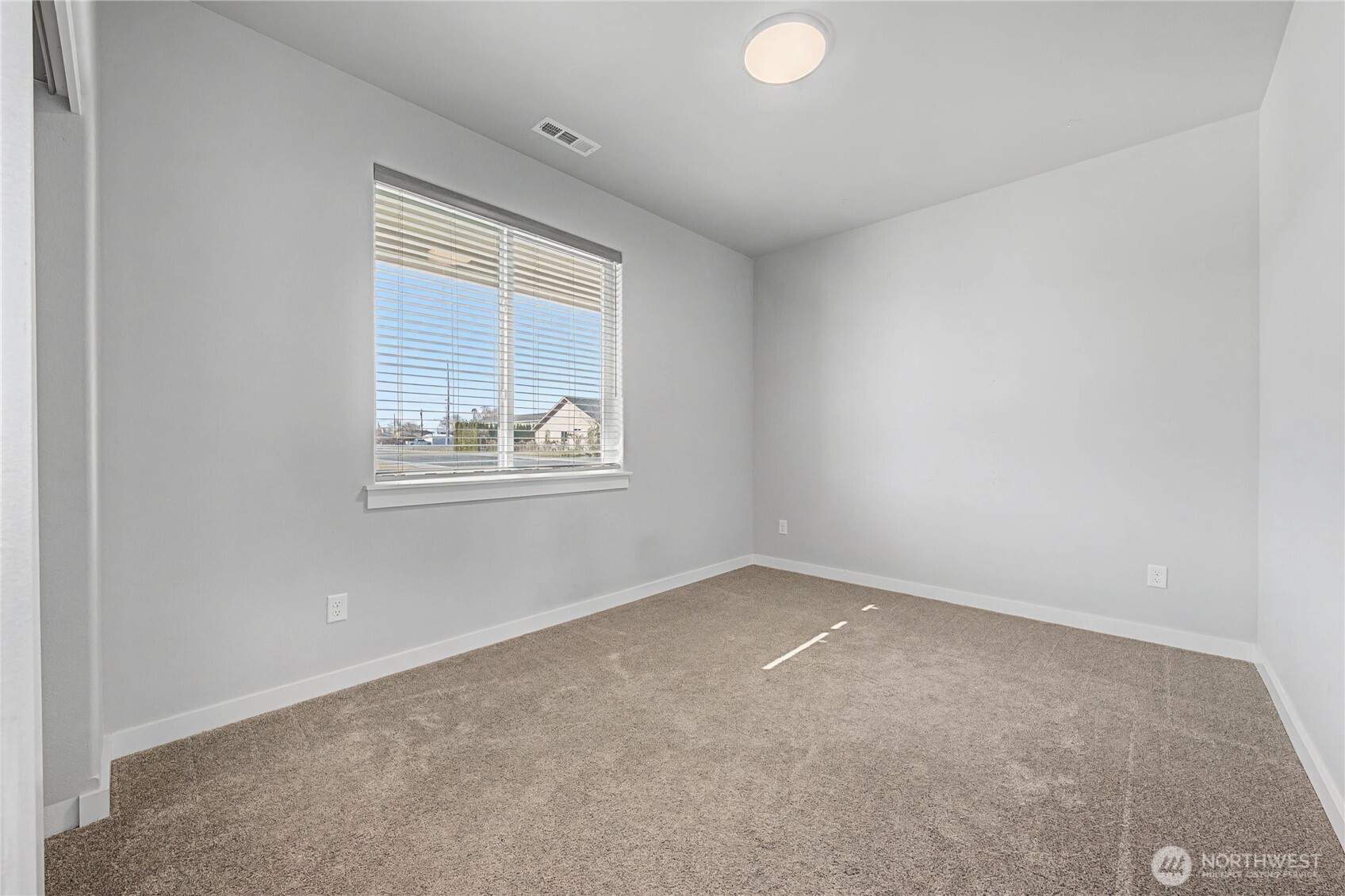 907 Ne 5th Avenue Property Photo 4
