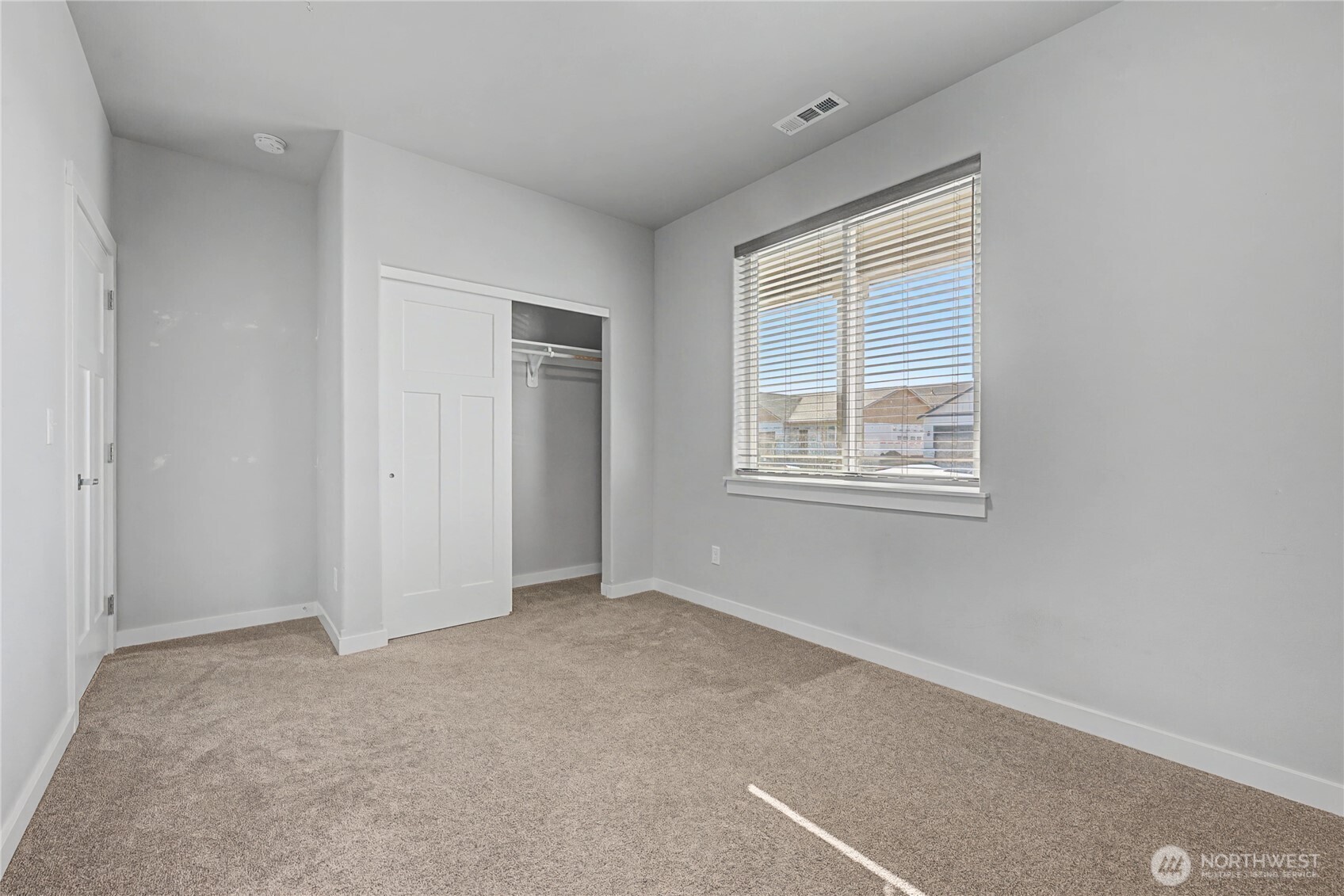 907 Ne 5th Avenue Property Photo 5